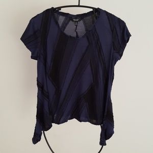 Simply Vera * Mixed media shark bite hem shirt